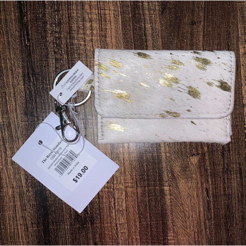 Speckled Metallic Hide Keychain Wallet
White/Gold